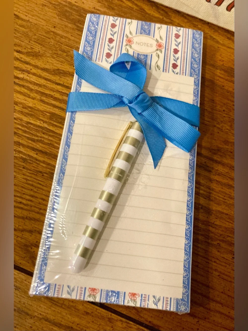 Lady Jayne Memo Pad and Pen Gift Set - Blue & White Florsl - New